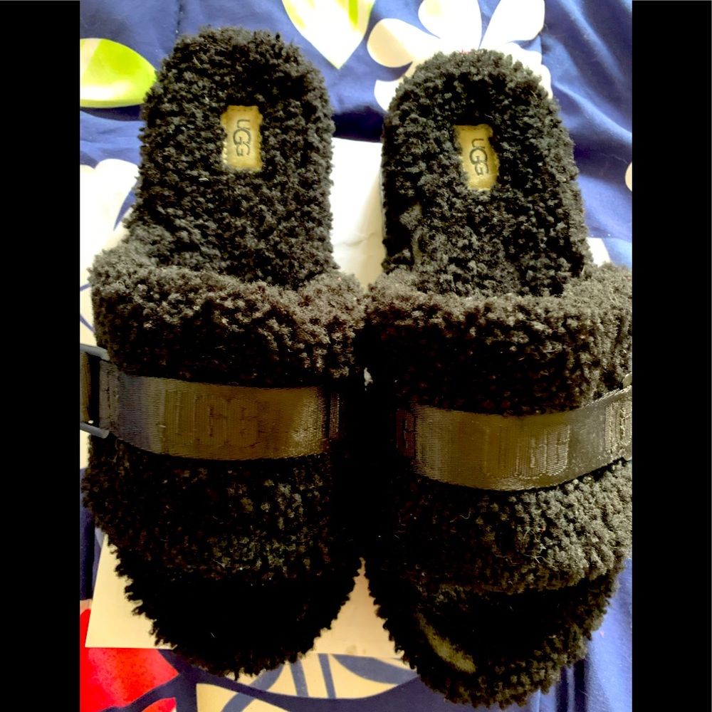 UGG woman’s fluffita slippers size 11 slip on